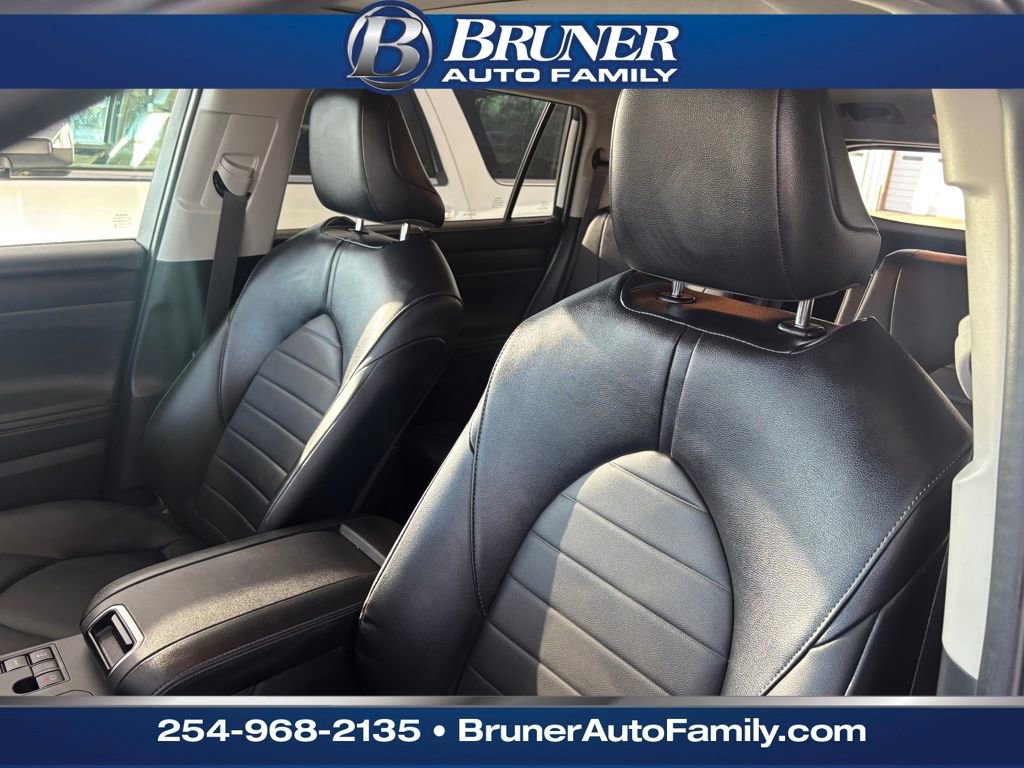 Used 2025 Toyota Highlander XLE image 26