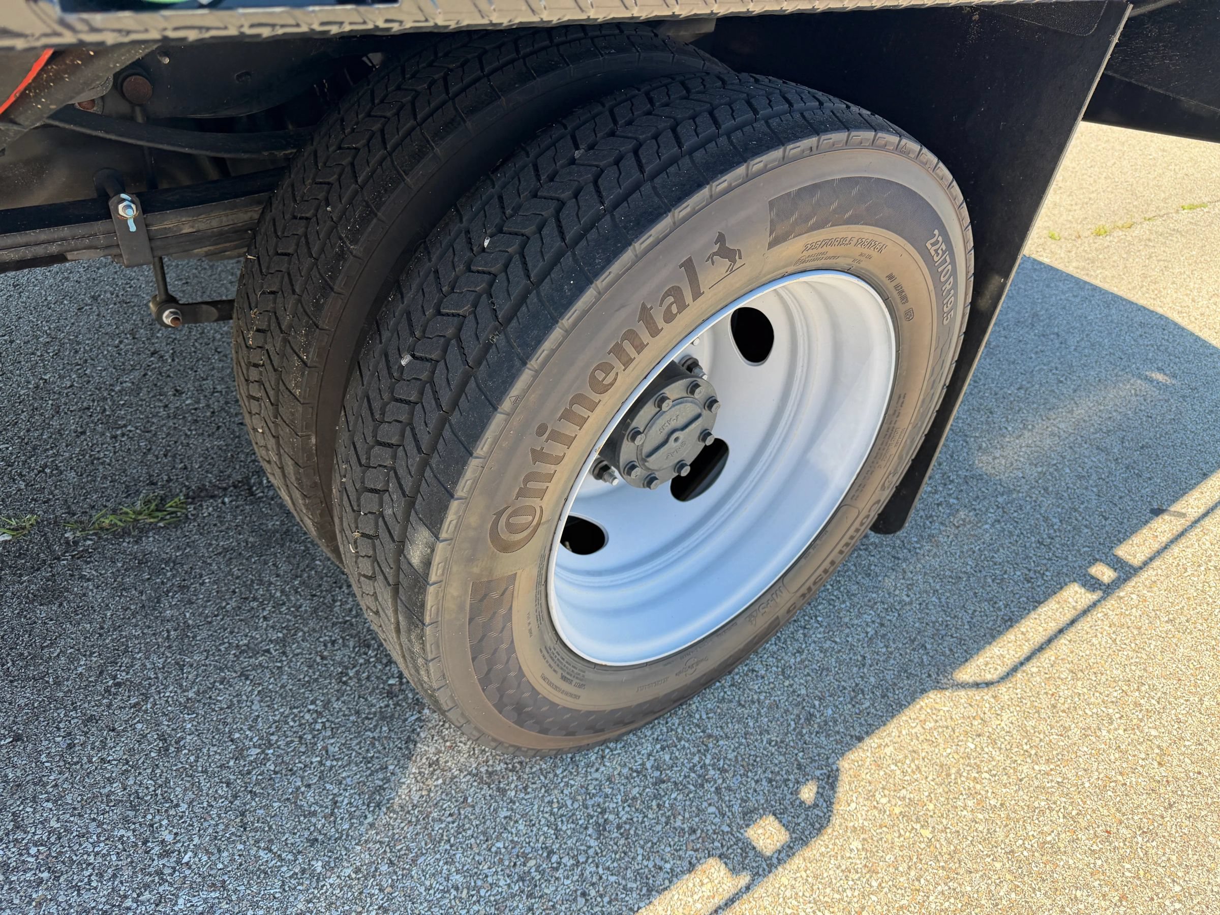 Used 2025 Ford F550 4x4 Crew Cab image 3