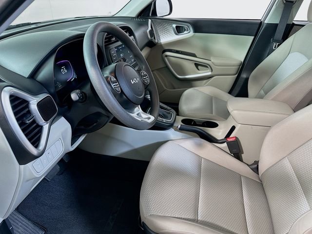 Used 2025 Kia Soul LX w/ LX Technology Package image 11