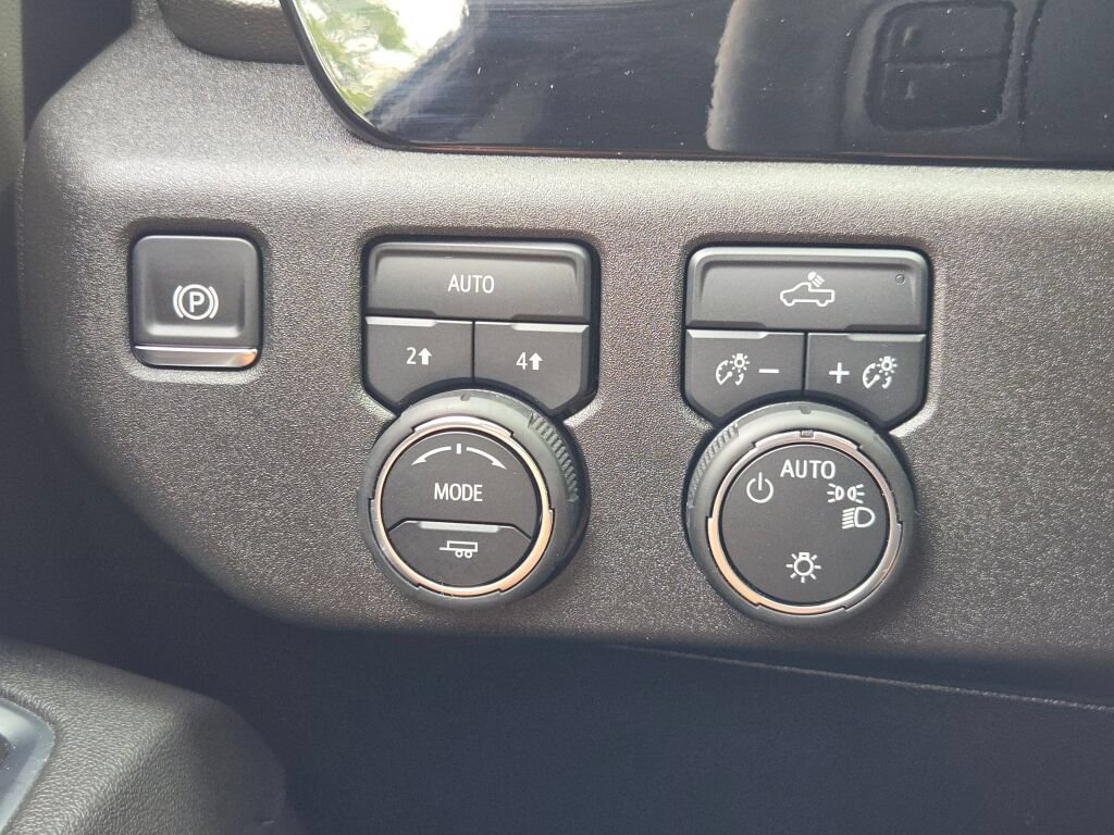 Certified 2026 Chevrolet Silverado 1500 LT AWD/4WD image 35