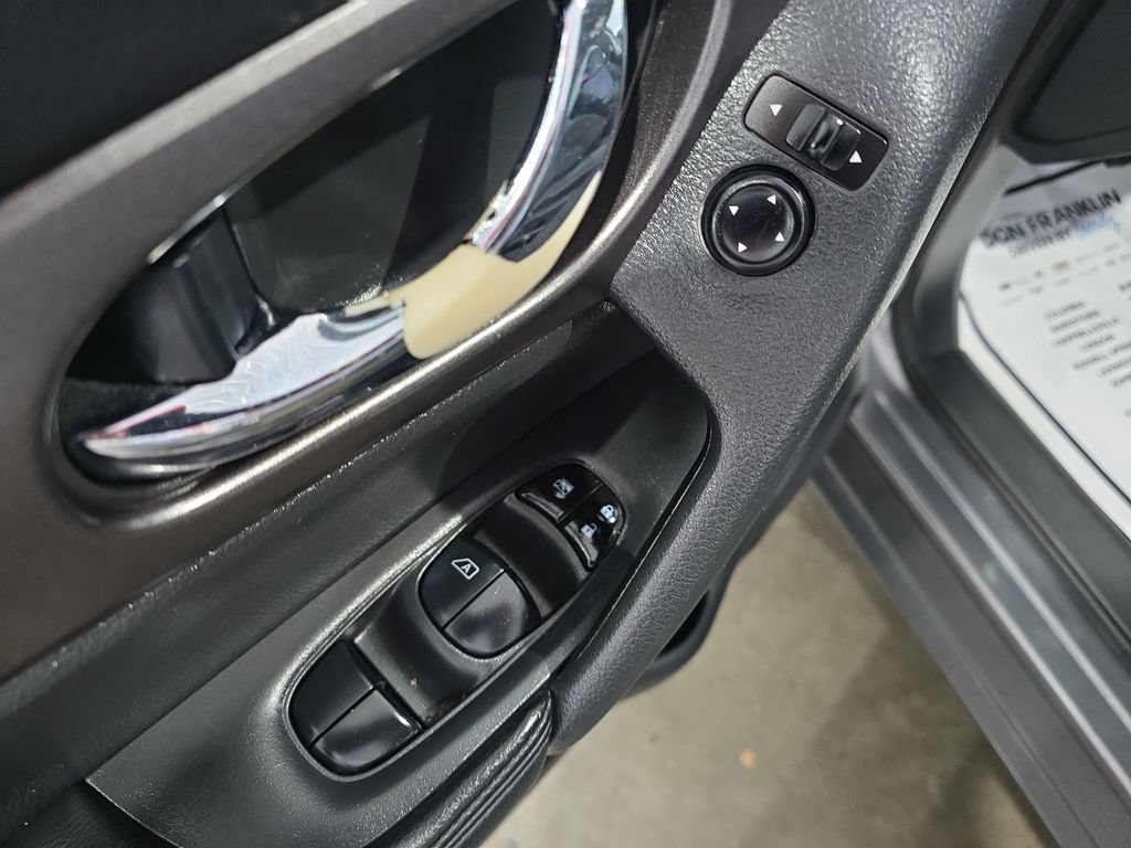 Used 2016 Nissan Rogue SV AWD/4WD image 11