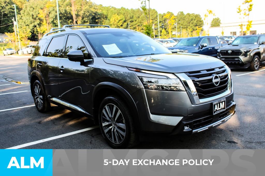 Used 2022 Nissan Pathfinder Platinum w/ Cargo Package image 4