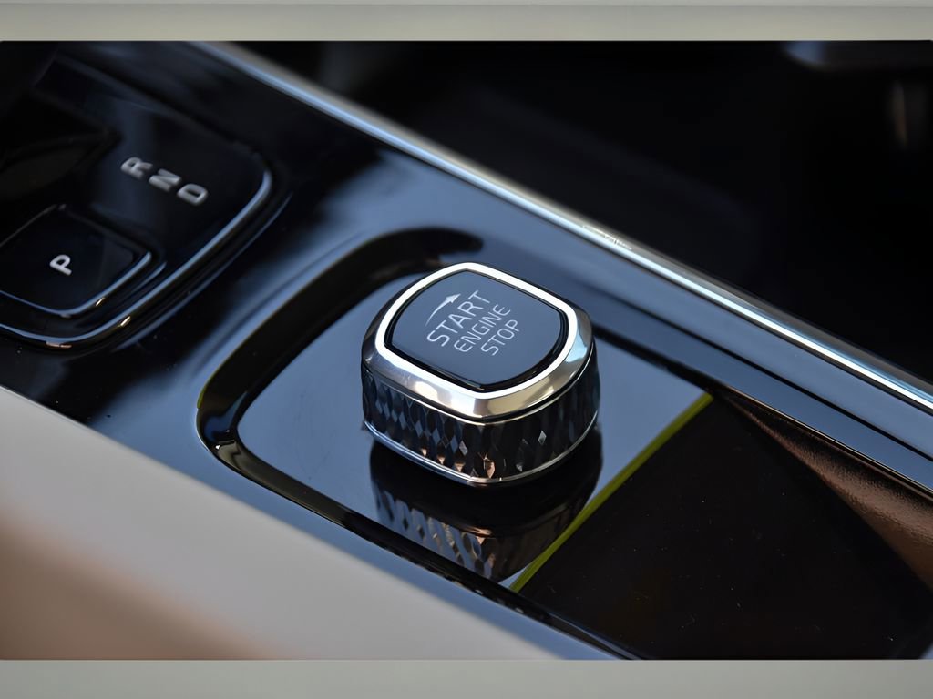 Used 2025 Volvo S60 B5 Plus FWD image 34