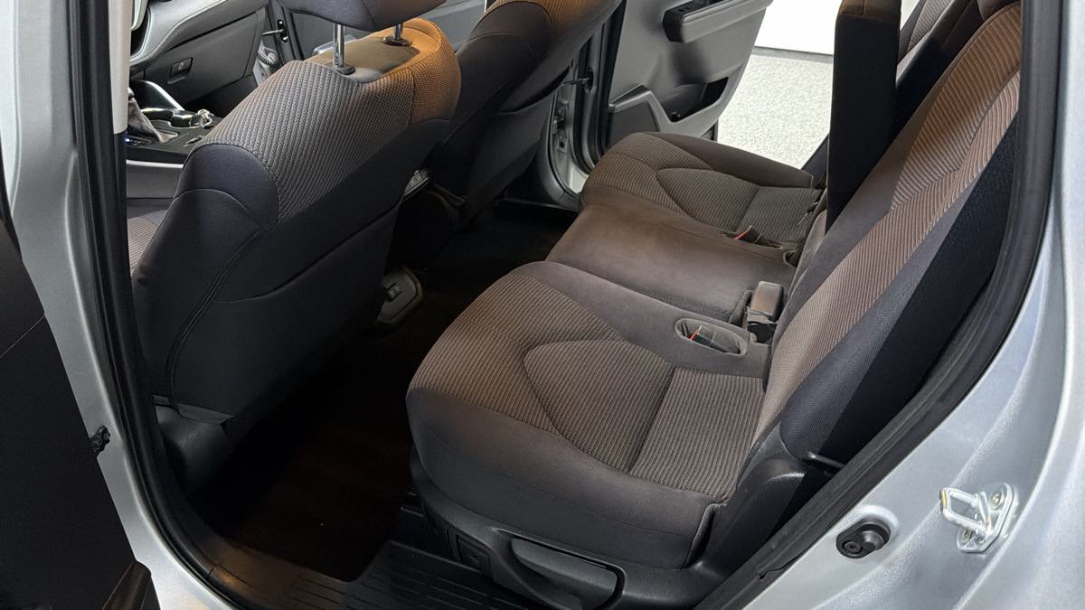 Used 2021 Toyota Highlander LE FWD image 25