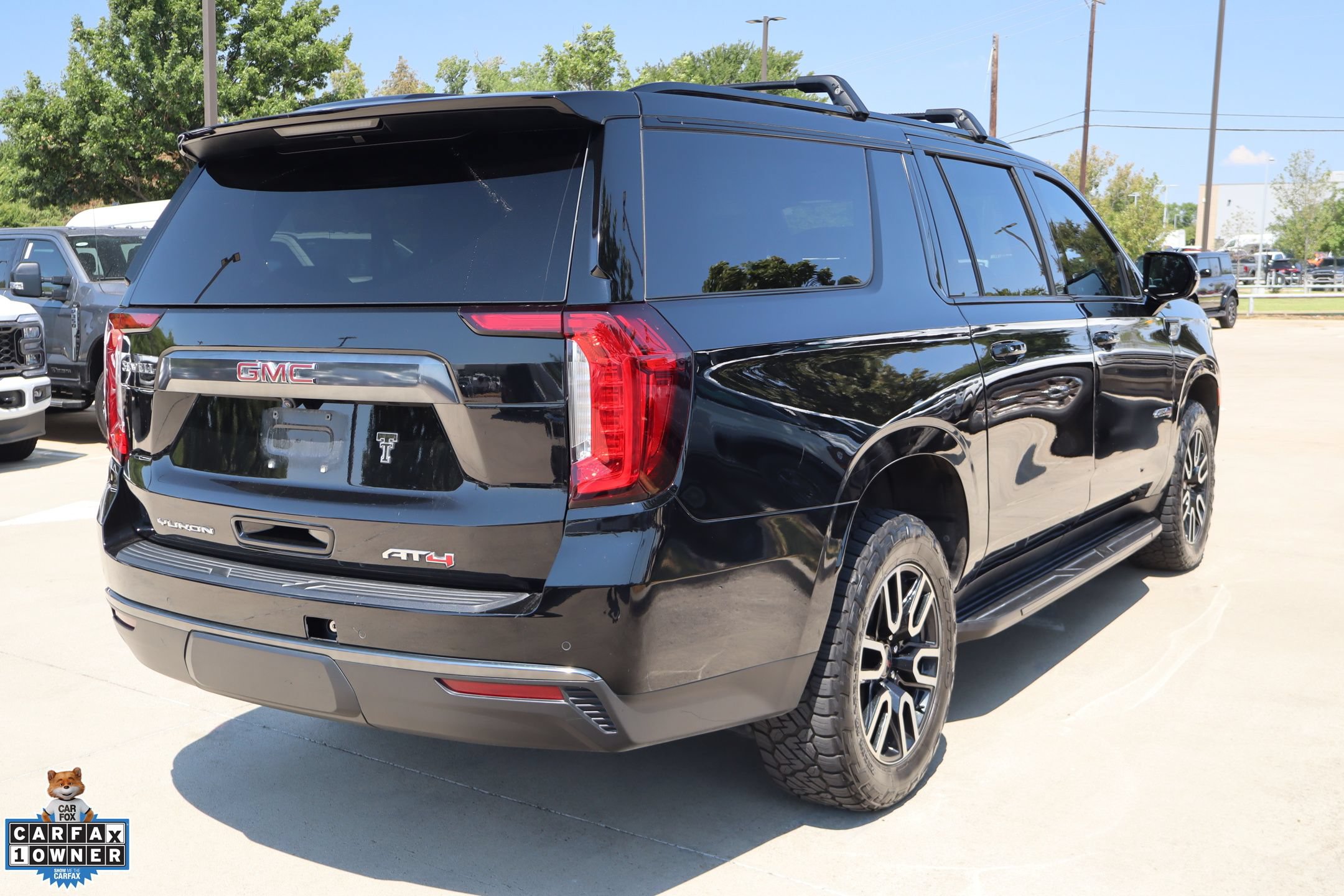 Used 2023 GMC Yukon XL AT4 AWD/4WD image 3
