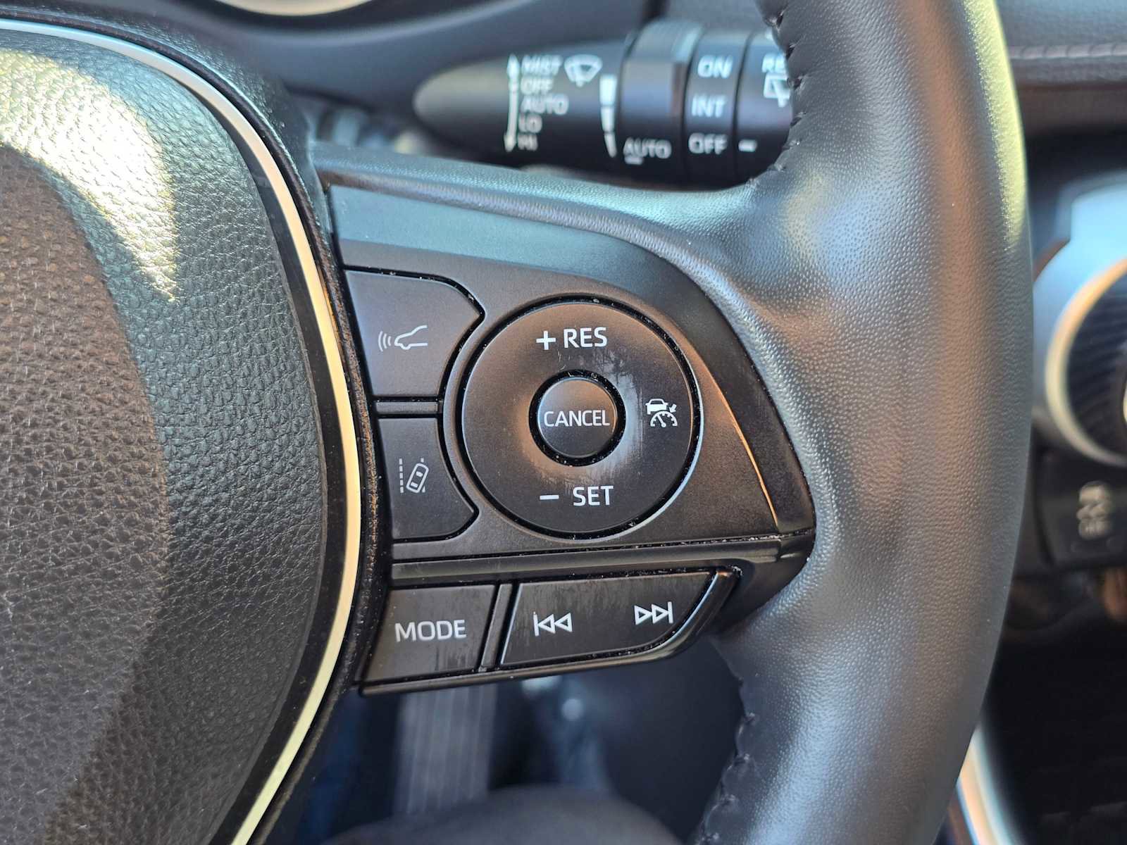 Used 2022 Toyota RAV4 XLE image 33