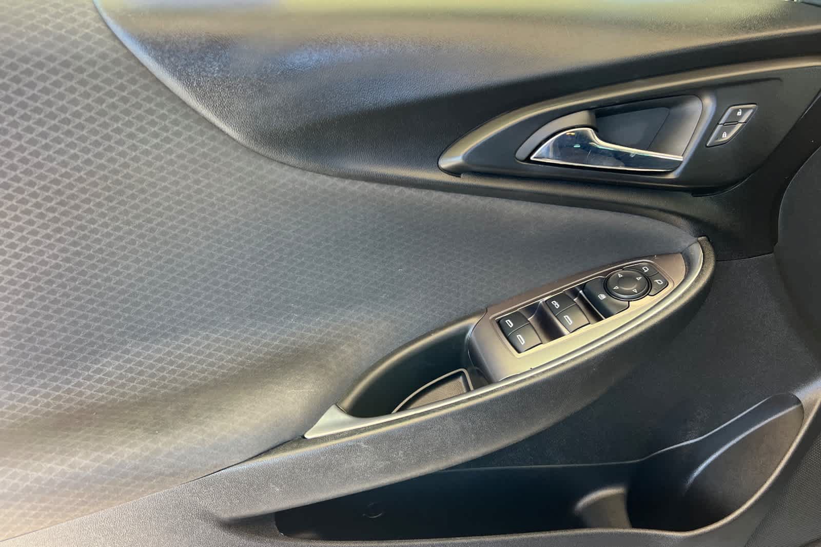 Used 2018 Chevrolet Malibu LT FWD image 12