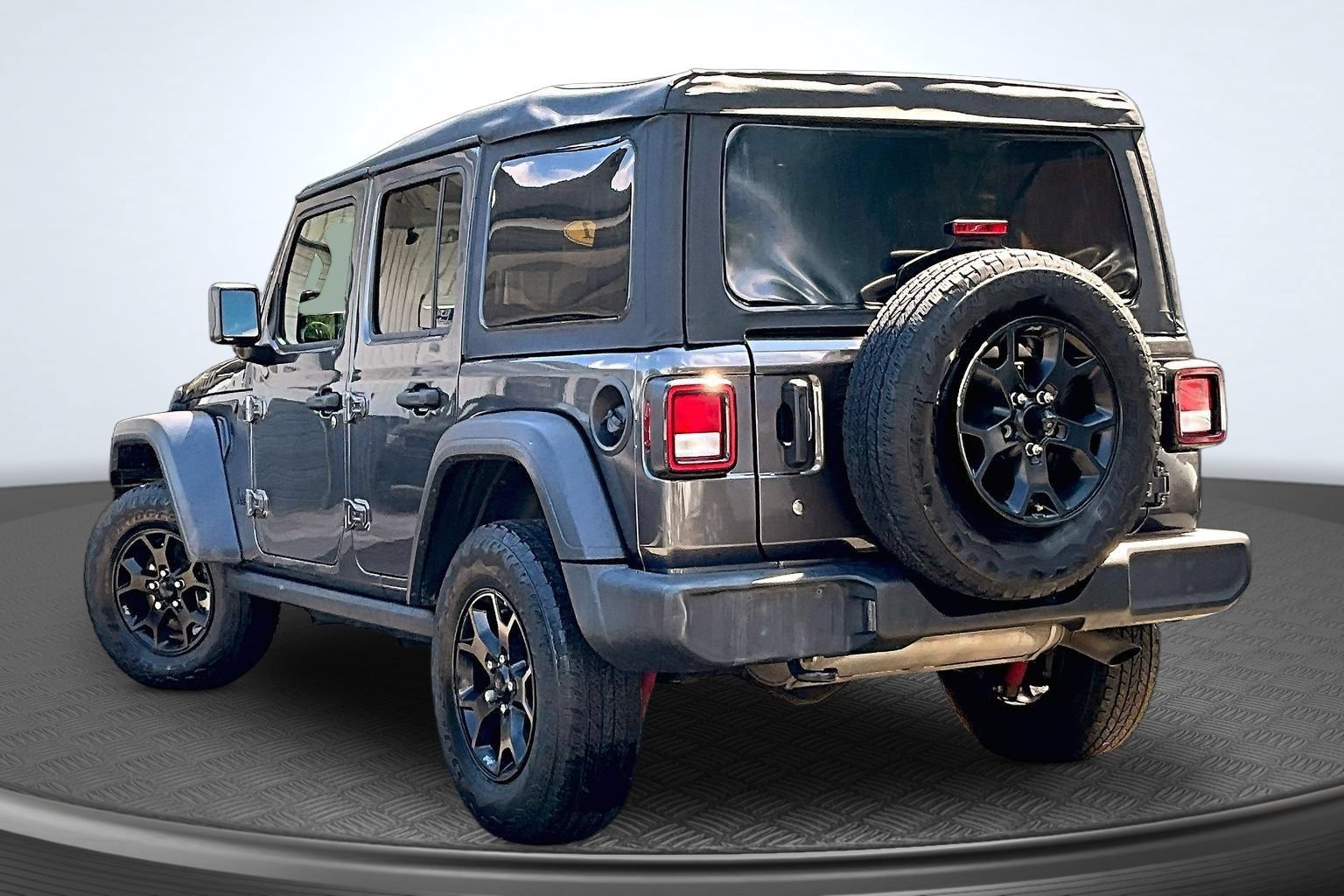 Used 2021 Jeep Wrangler Unlimited Sport AWD/4WD image 3