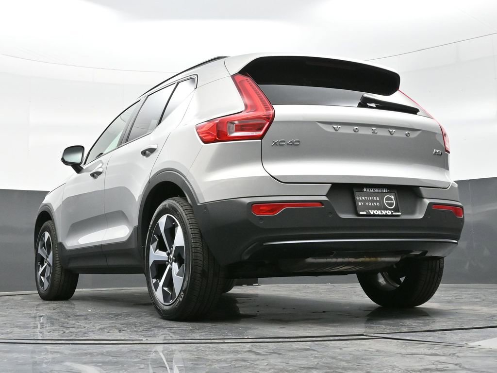 Used 2024 Volvo XC40 B5 Plus image 12