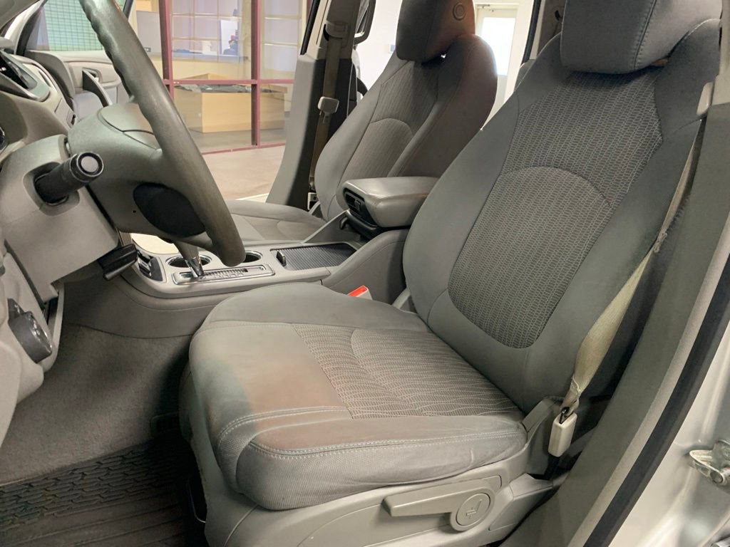 Used 2016 Chevrolet Traverse LS FWD image 12