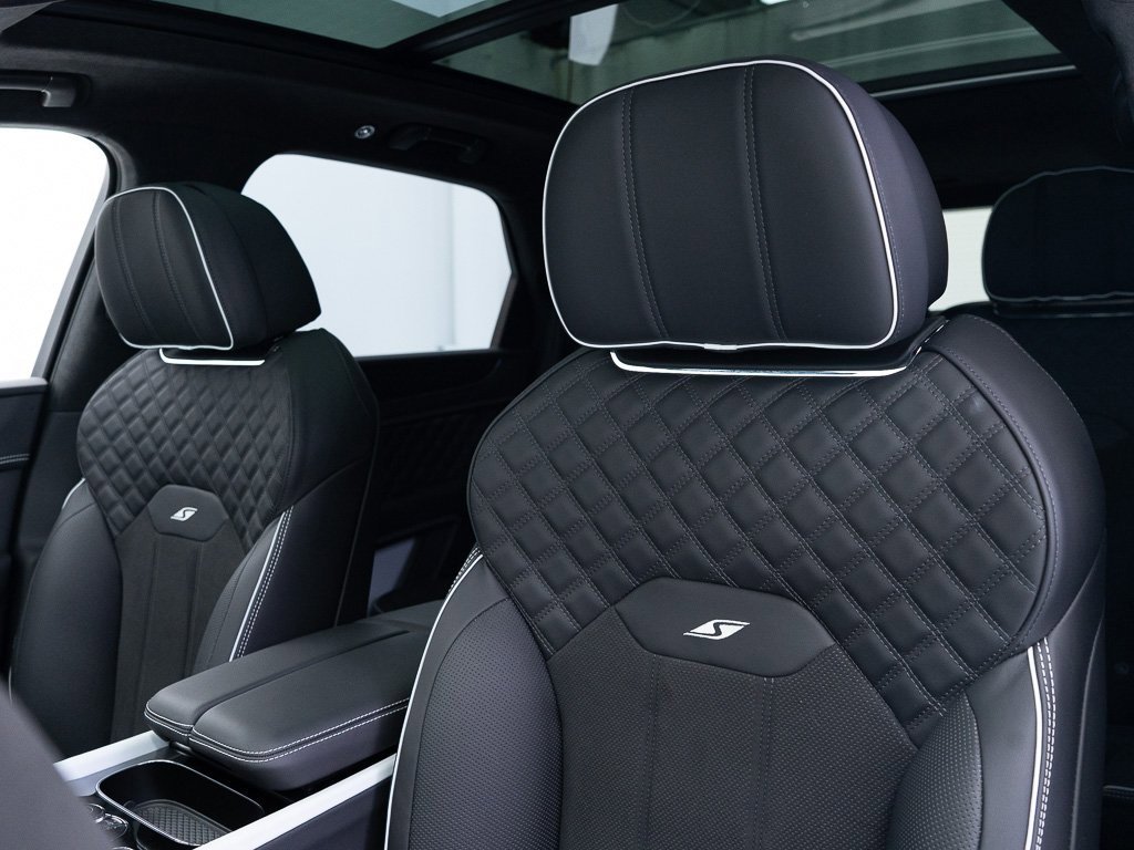 Used 2025 Bentley Bentayga image 16