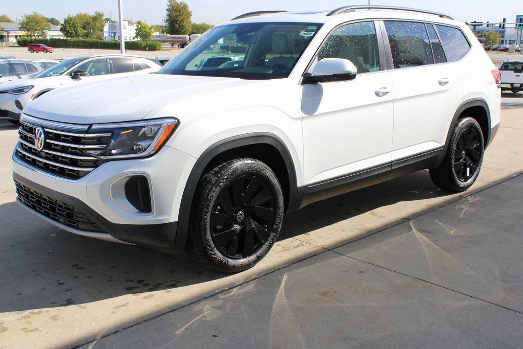 New 2026 Volkswagen Atlas SE image 3
