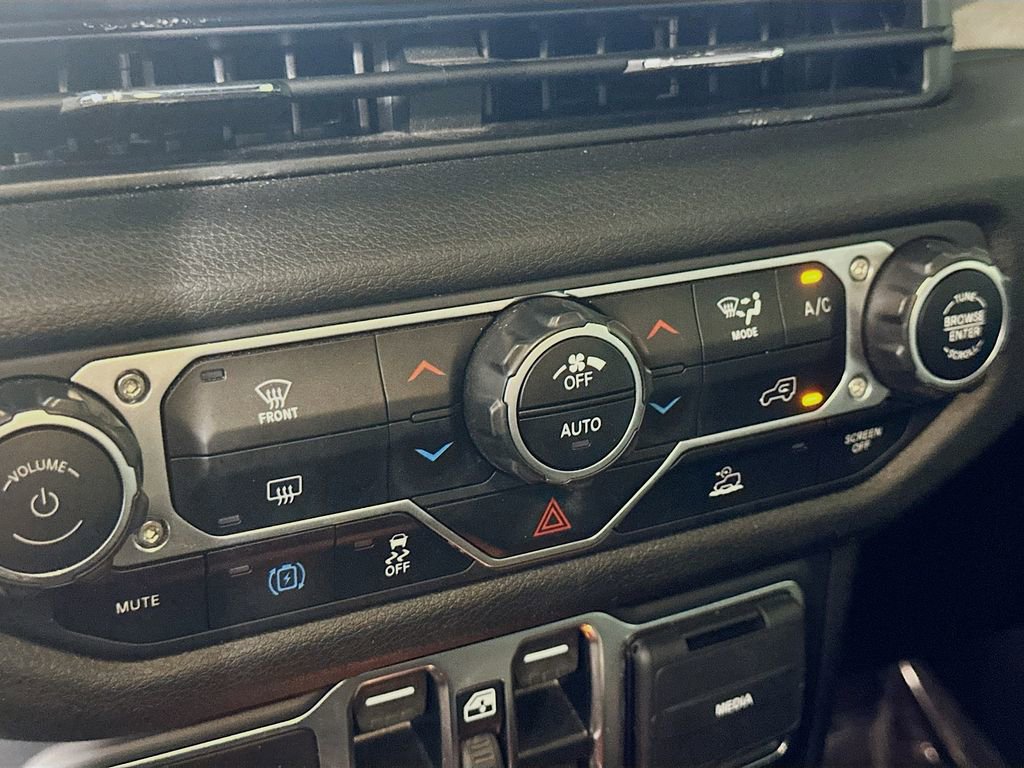 Used 2024 Jeep Wrangler Unlimited image 27