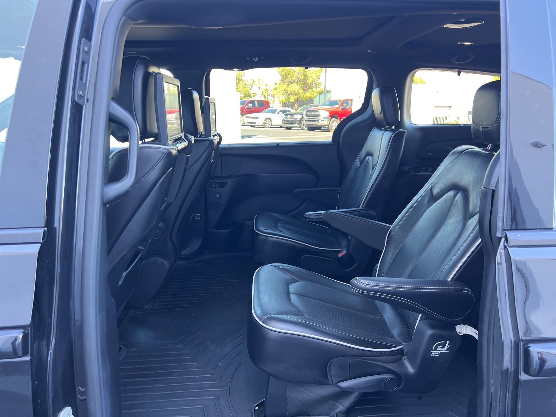 Used 2023 Chrysler Pacifica Limited w/ Uconnect Theater Family Group AWD/4WD image 25