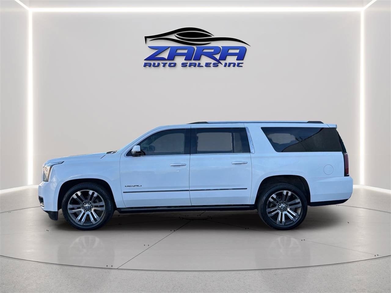 Used 2017 GMC Yukon XL Denali w/ Open Road Package AWD/4WD image 4