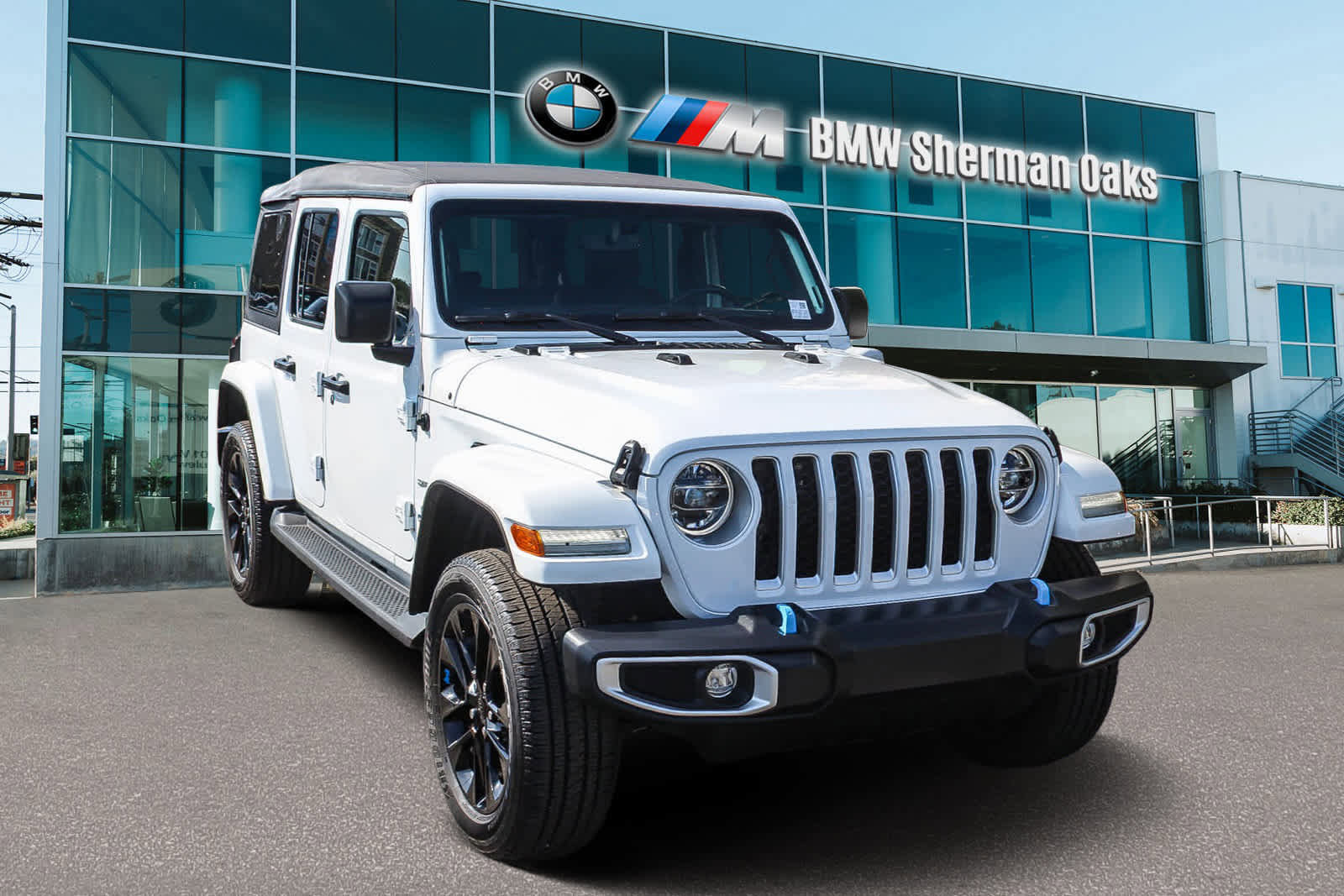 Used 2022 Jeep Wrangler Unlimited Sahara image 3