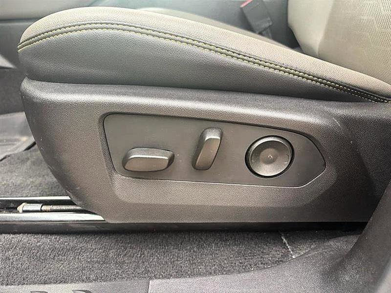 Used 2025 Chevrolet Colorado ZR2 w/ Technology Package AWD/4WD image 27