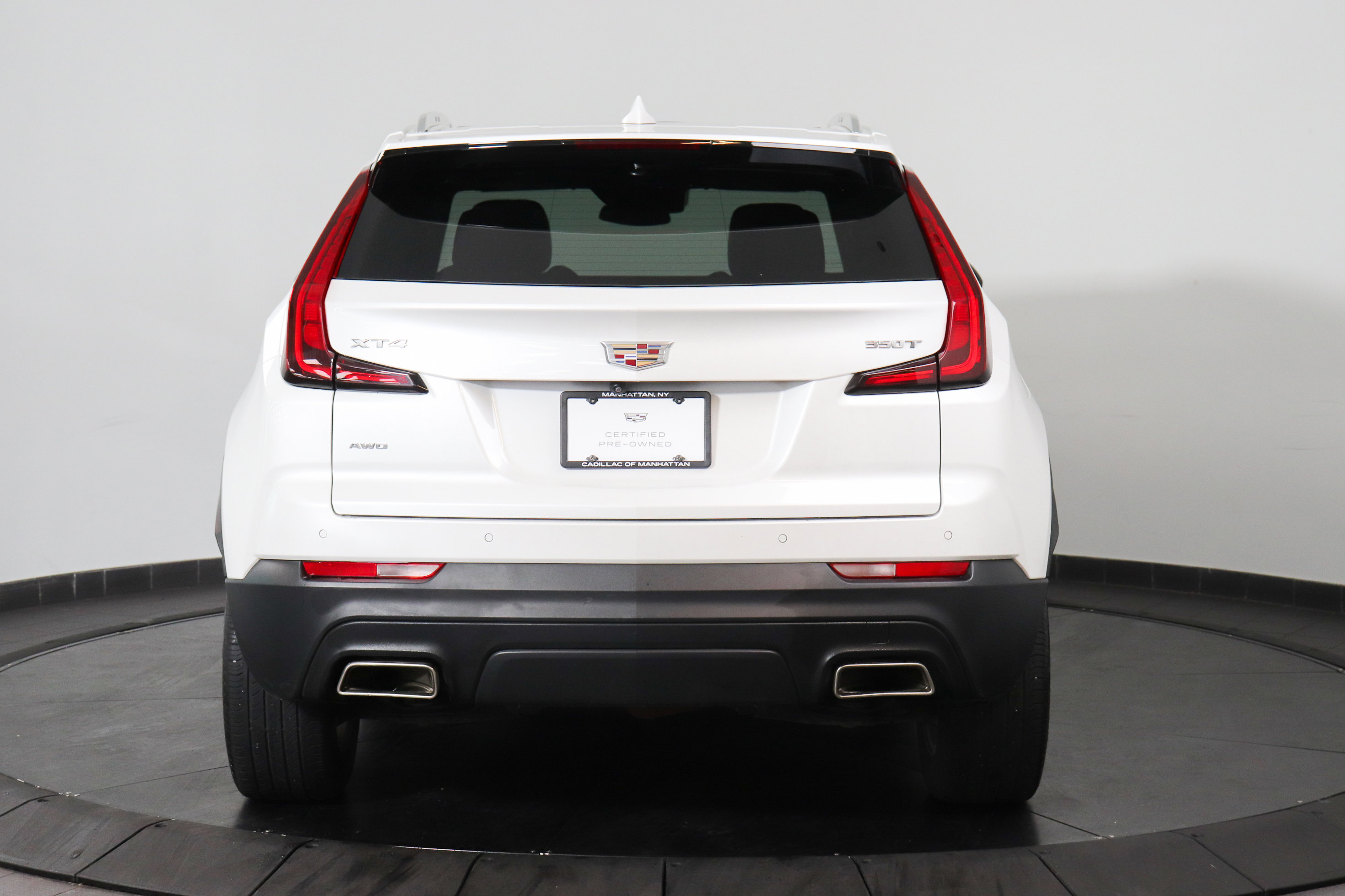 Used 2023 Cadillac XT4 Luxury w/ Cold Weather Package AWD/4WD image 4