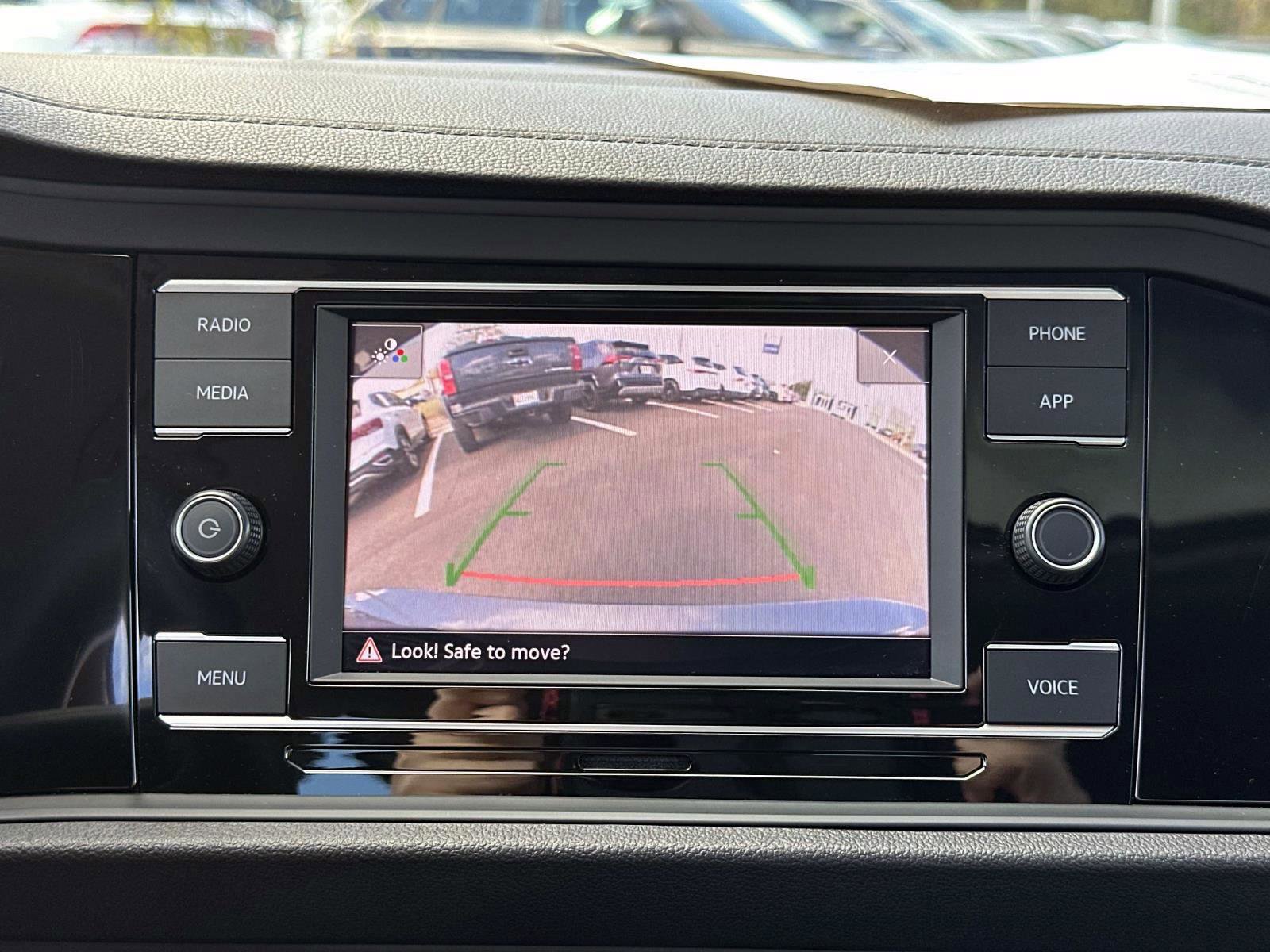 Used 2023 Volkswagen Jetta SE w/ Panoramic Sunroof Package image 20