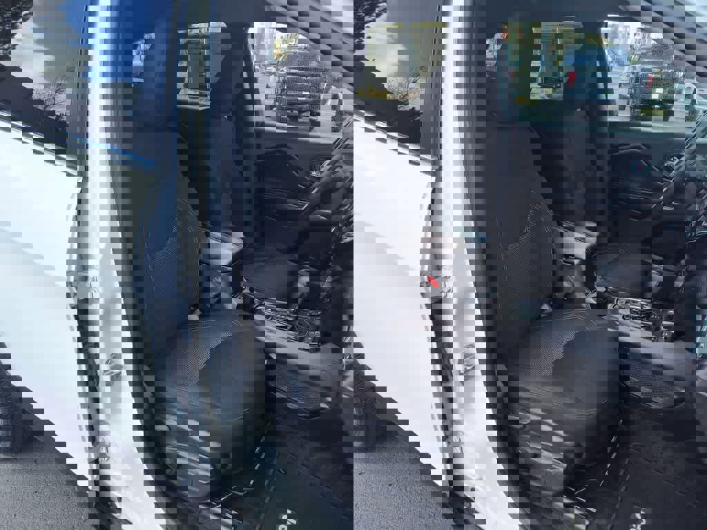 Used 2019 Jeep Cherokee Latitude w/ Popular Appearance Group image 23