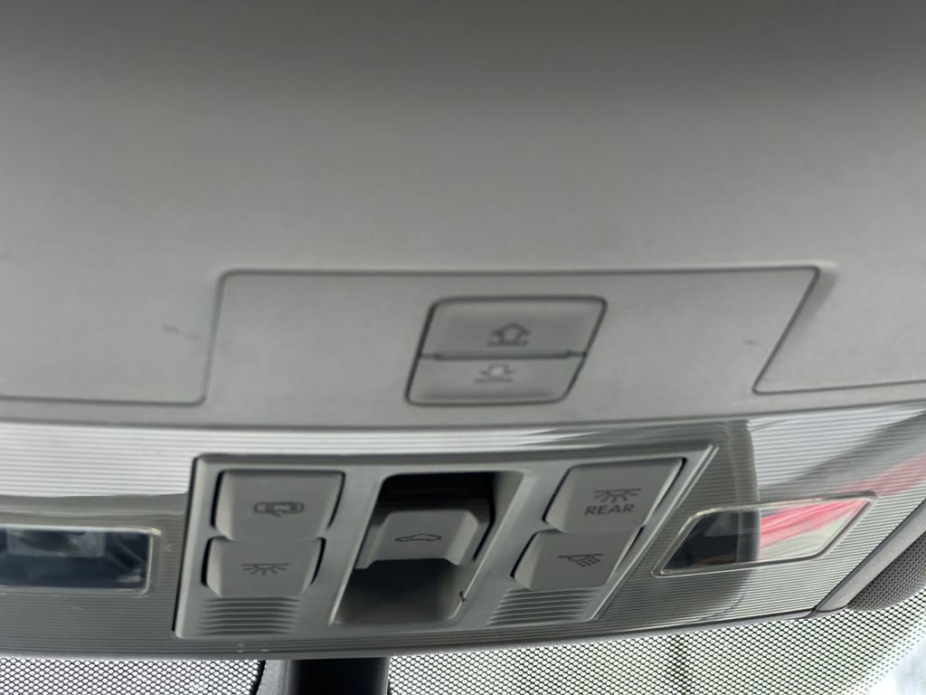 Used 2016 Volkswagen Golf SE image 19