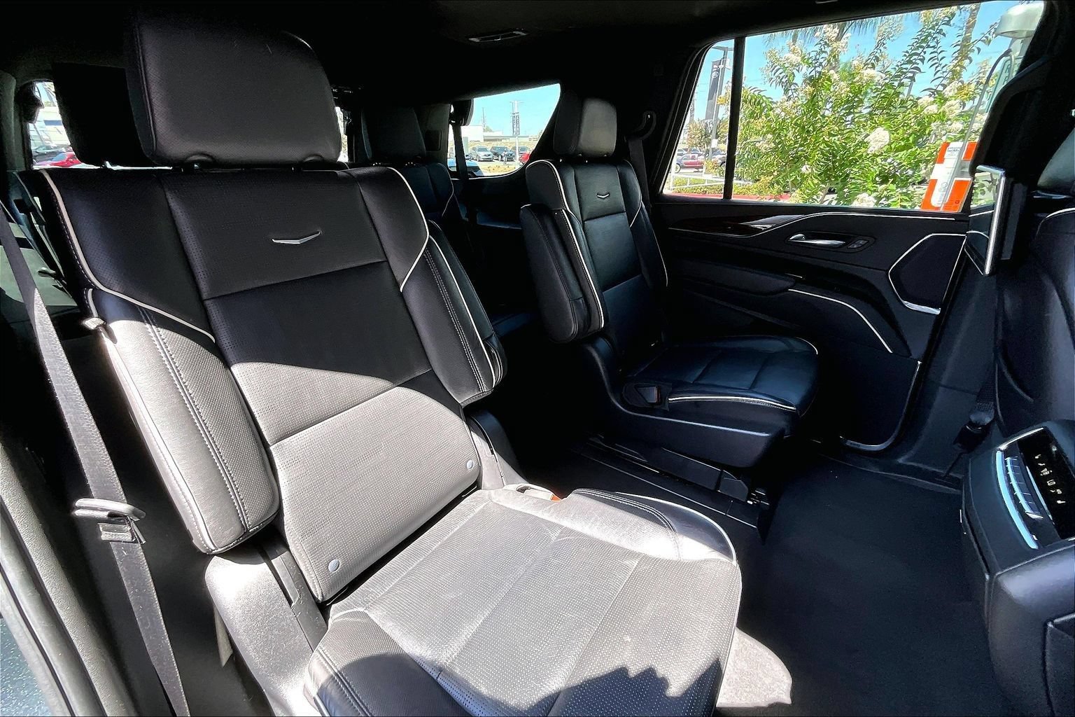 Used 2021 Cadillac Escalade Premium Luxury RWD image 24