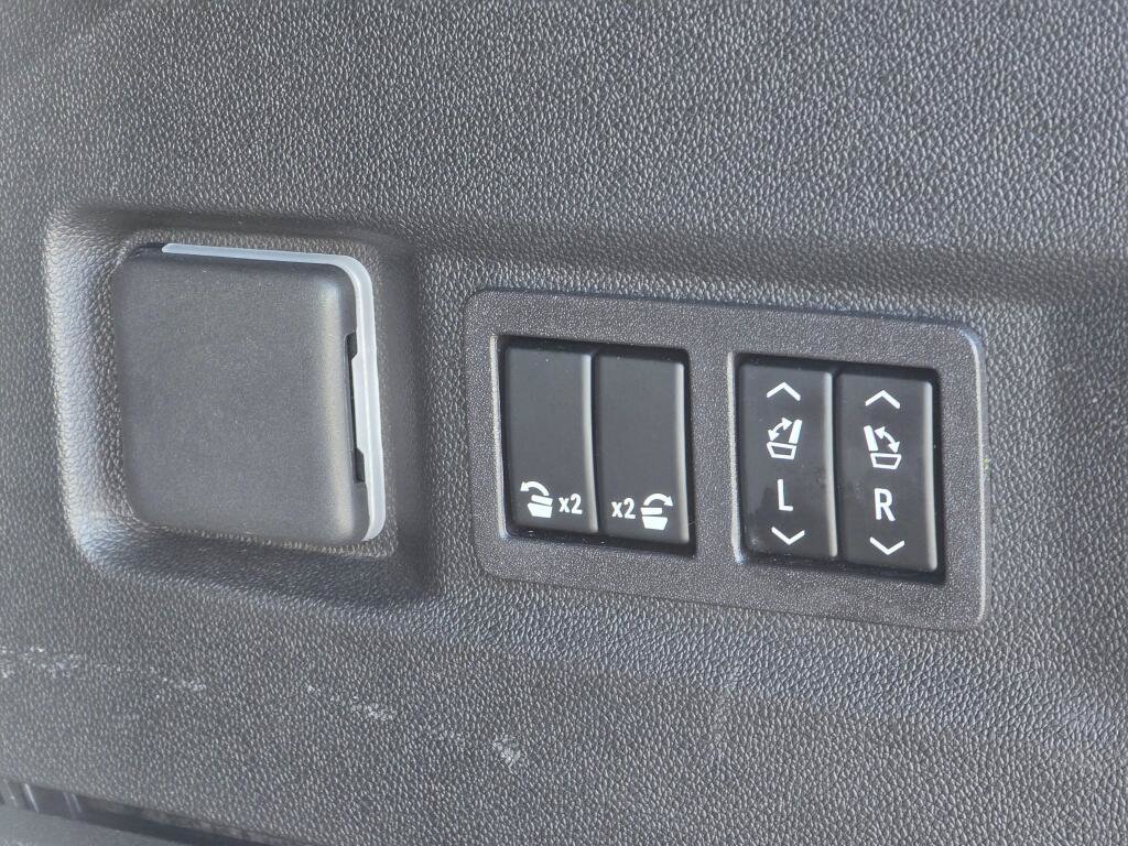 Used 2024 GMC Yukon Denali w/ Denali Reserve Package AWD/4WD image 27