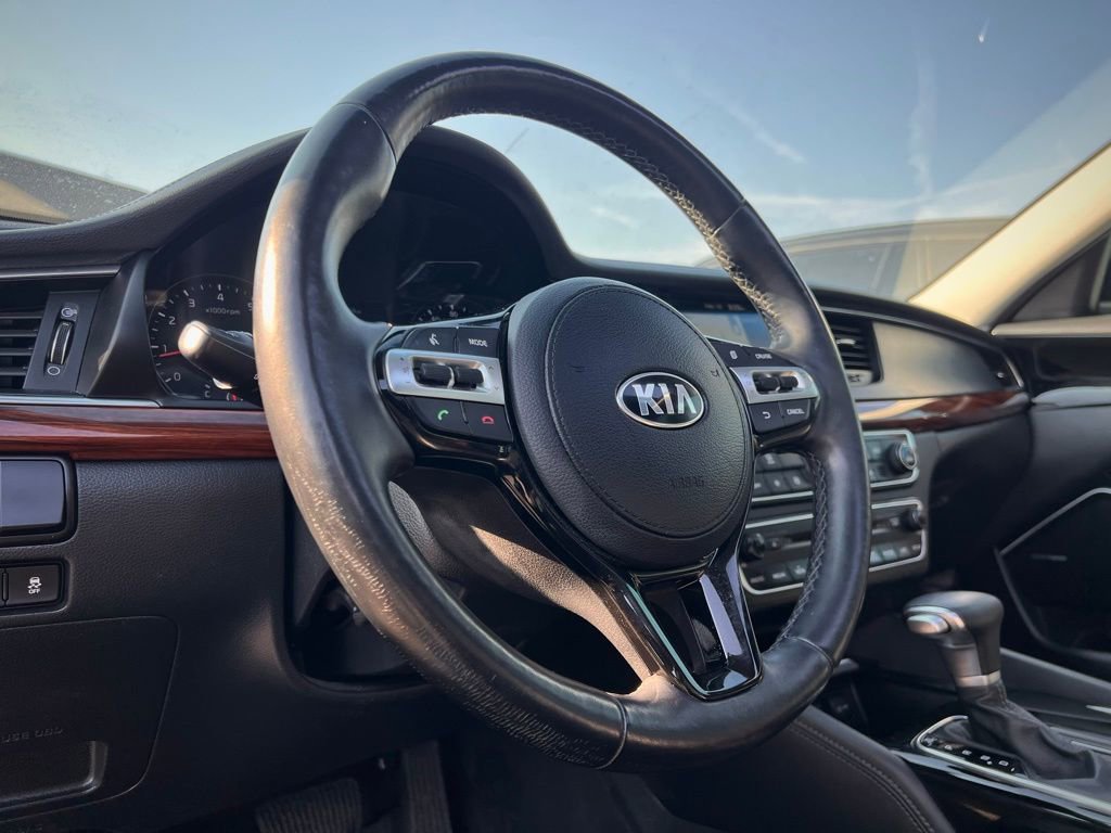 Used 2017 Kia Cadenza Premium w/ Luxury Package image 39