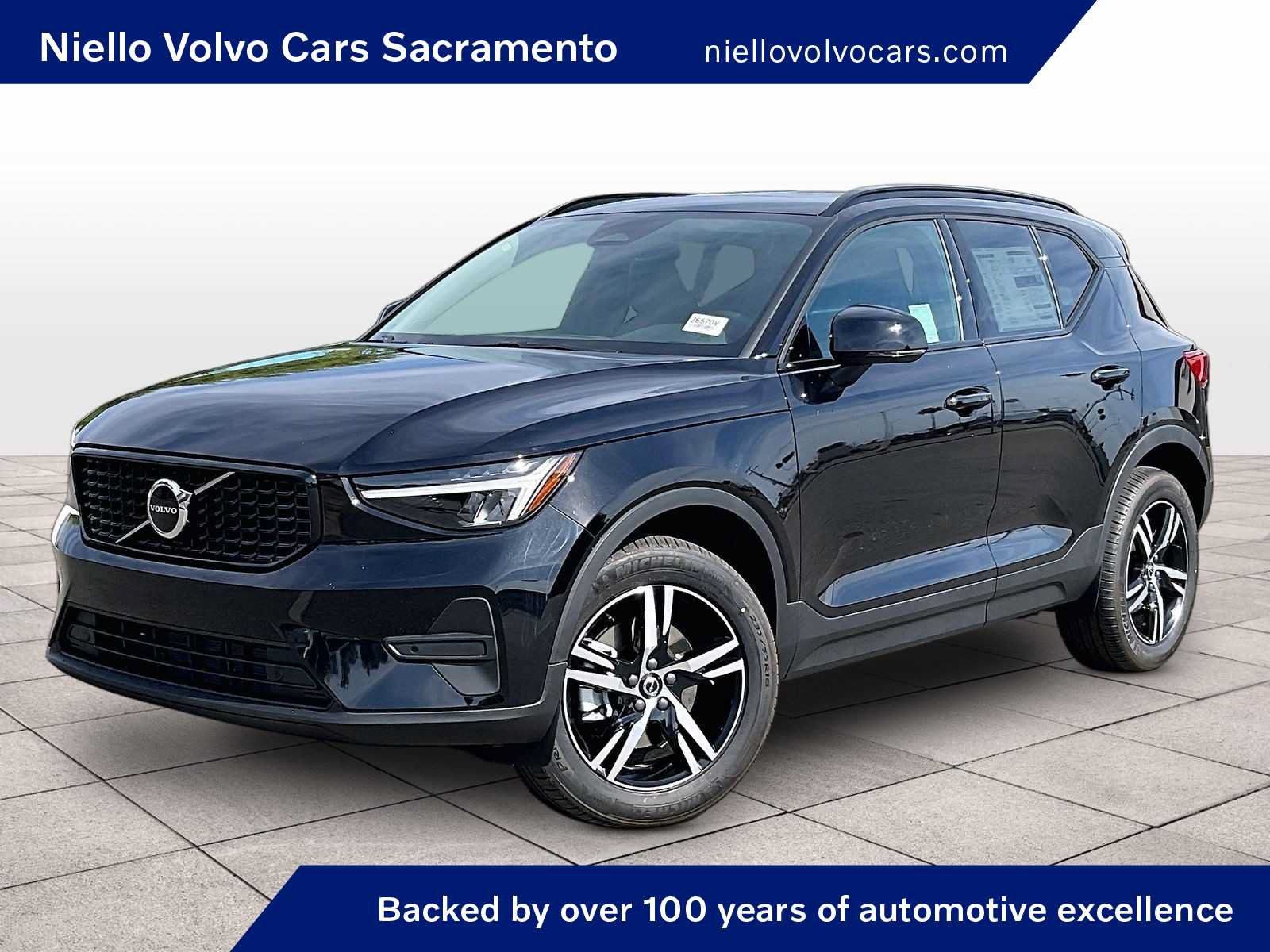 New 2026 Volvo XC40 B5 Core w/ Climate Package