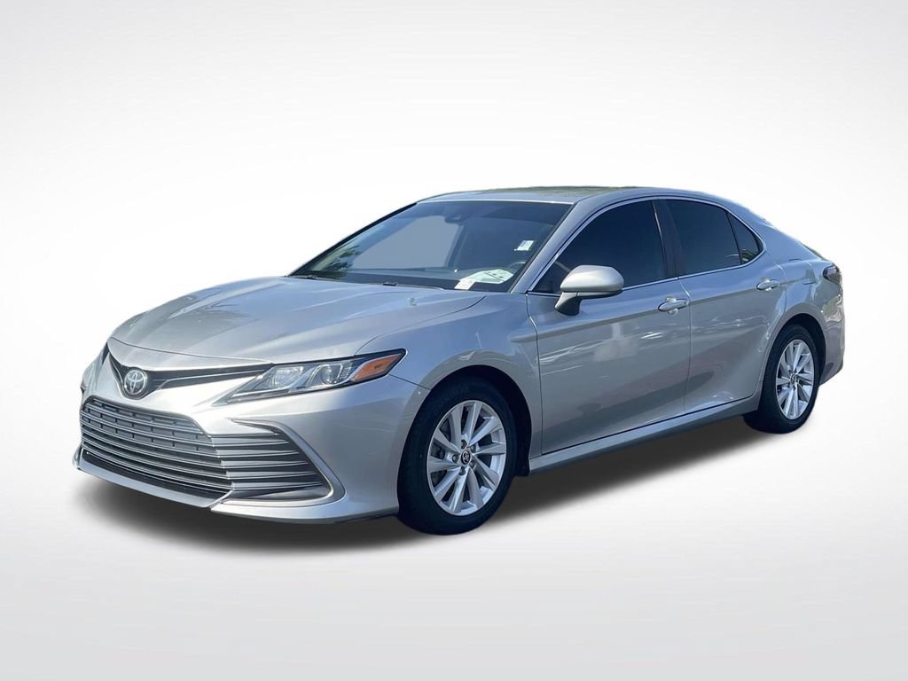 Used 2022 Toyota Camry LE FWD image 3