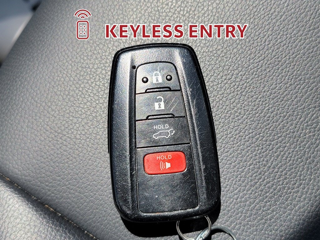 Used 2022 Toyota Highlander XLE AWD/4WD image 33