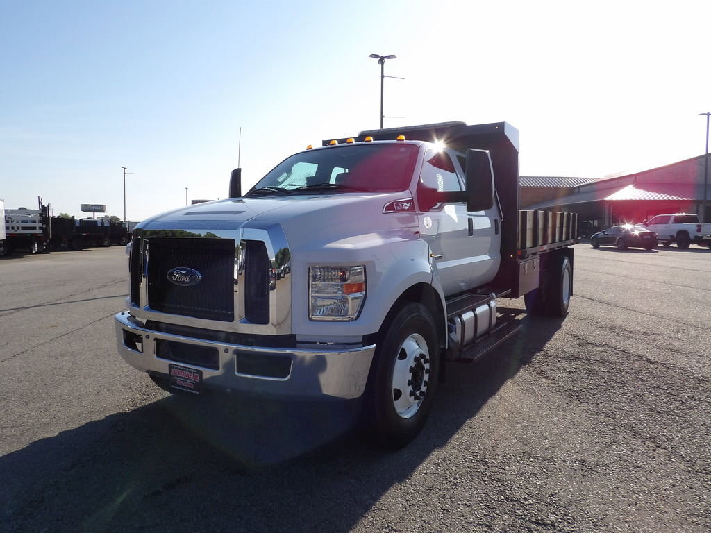 Used 2023 Ford F750 2WD Crew Cab Super Duty image 13
