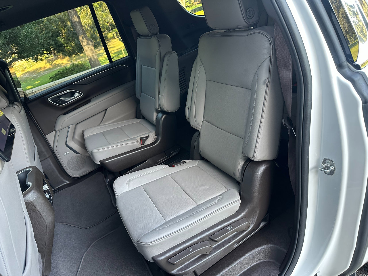 Used 2024 GMC Yukon XL SLT w/ SLT Luxury Package image 17