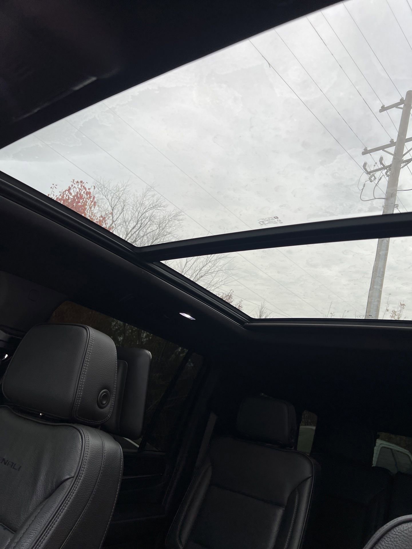 Used 2021 GMC Yukon XL Denali w/ Denali Premium Package image 18