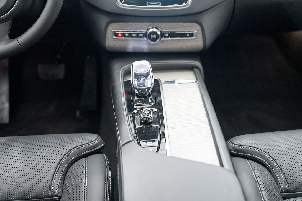 Certified 2024 Volvo XC90 T8 Ultimate w/ Lounge Package AWD/4WD image 32