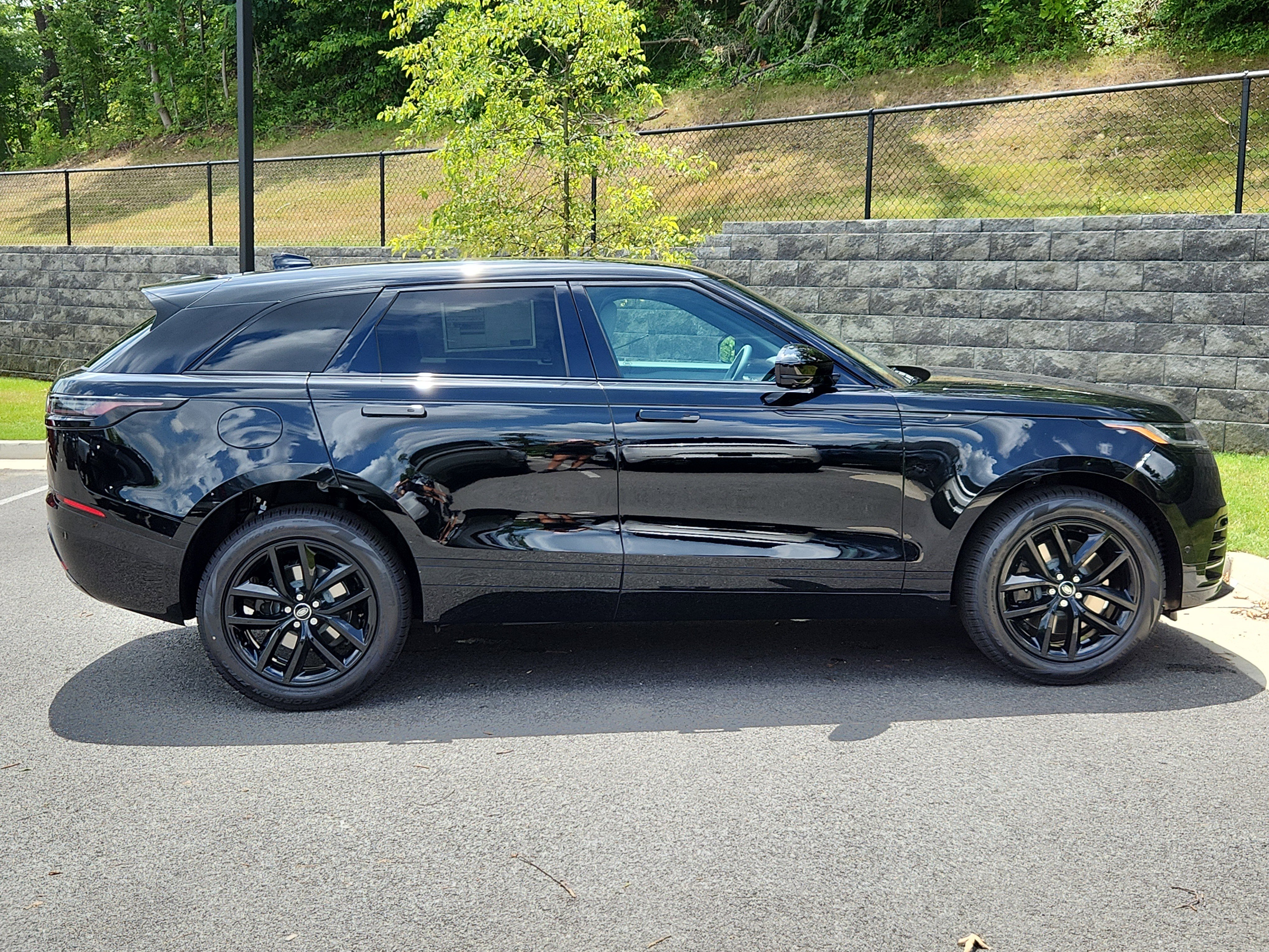 New 2026 Land Rover Range Rover Velar Dynamic SE image 11