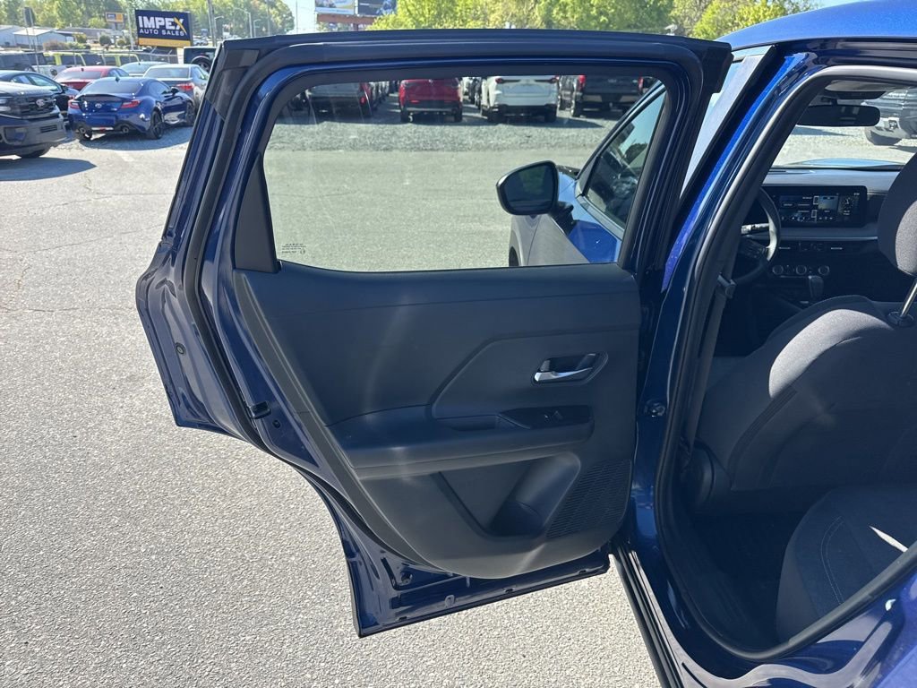 Used 2025 Nissan Kicks SV FWD image 25