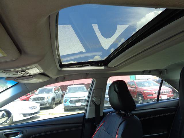 Used 2015 Toyota Camry XLE w/ Moonroof Package FWD image 32
