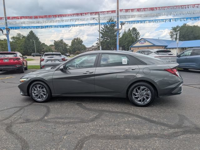 Used 2024 Hyundai Elantra SEL FWD image 4
