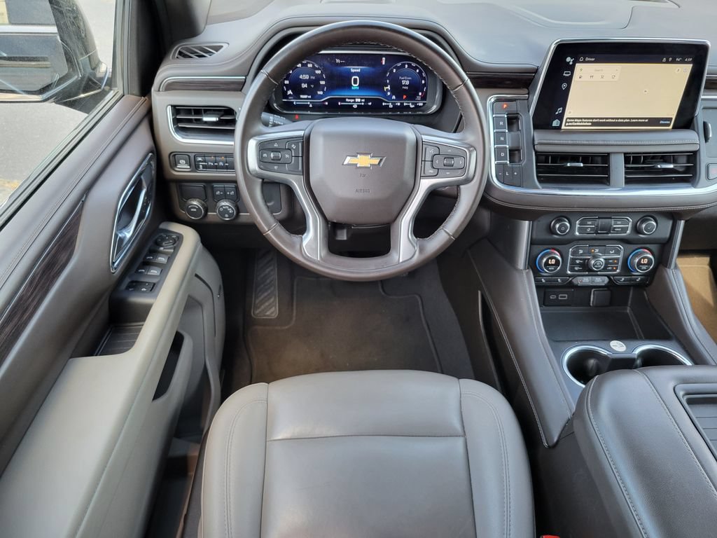 Used 2024 Chevrolet Suburban LT RWD image 18