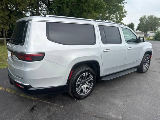 Used 2023 Jeep Wagoneer L Series II AWD/4WD image 5