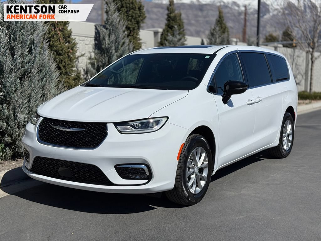 Used 2026 Chrysler Pacifica Limited AWD/4WD image 3