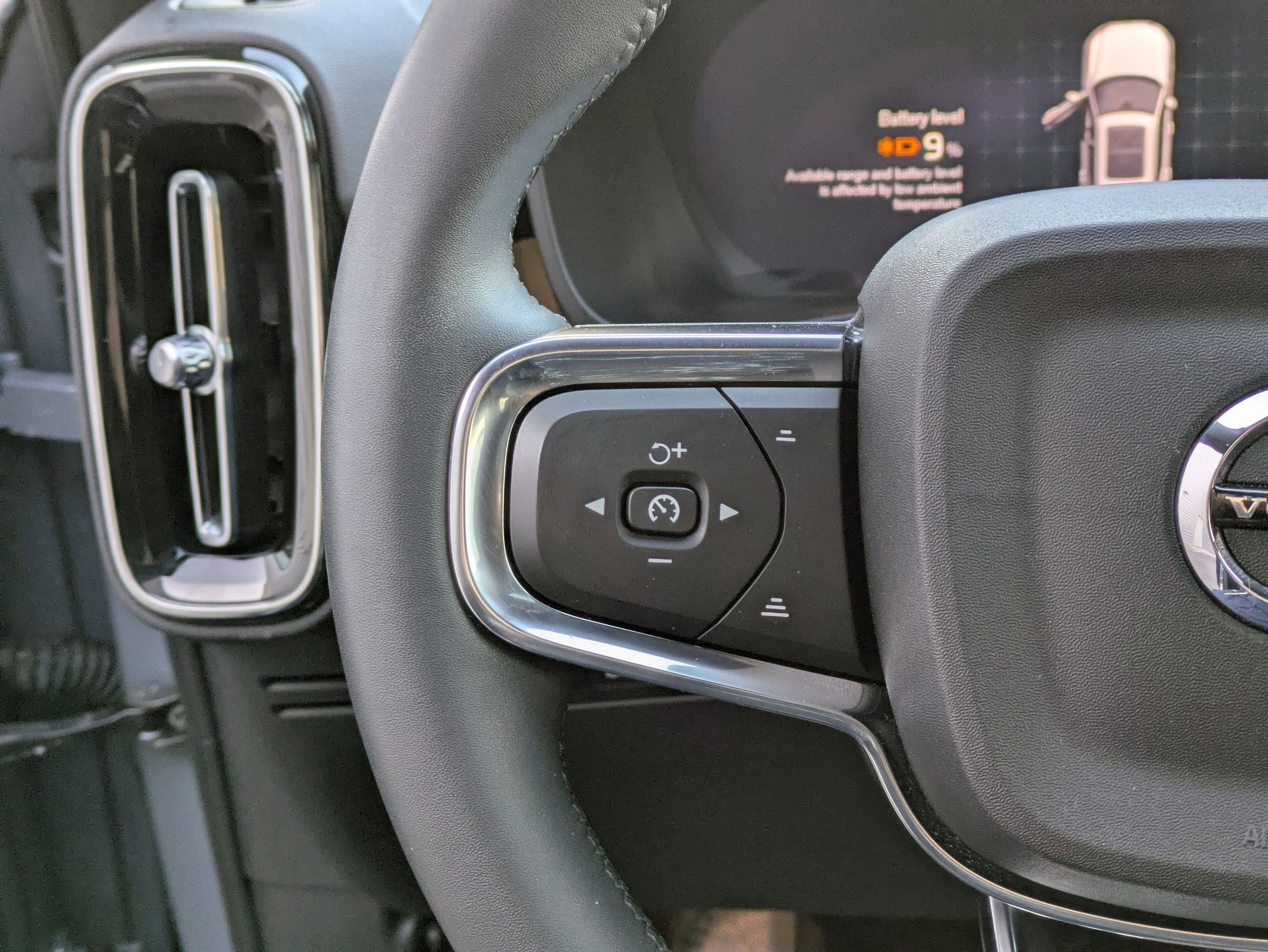 Certified 2023 Volvo XC40 Recharge Plus image 17