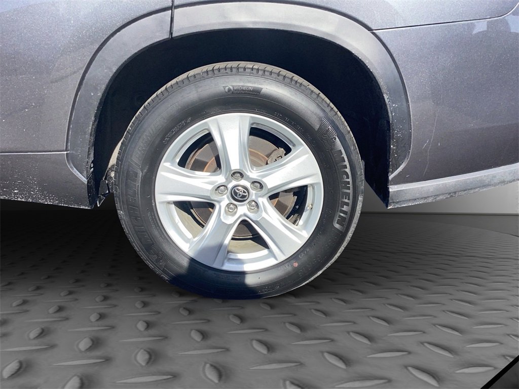 Used 2023 Toyota Highlander L image 23