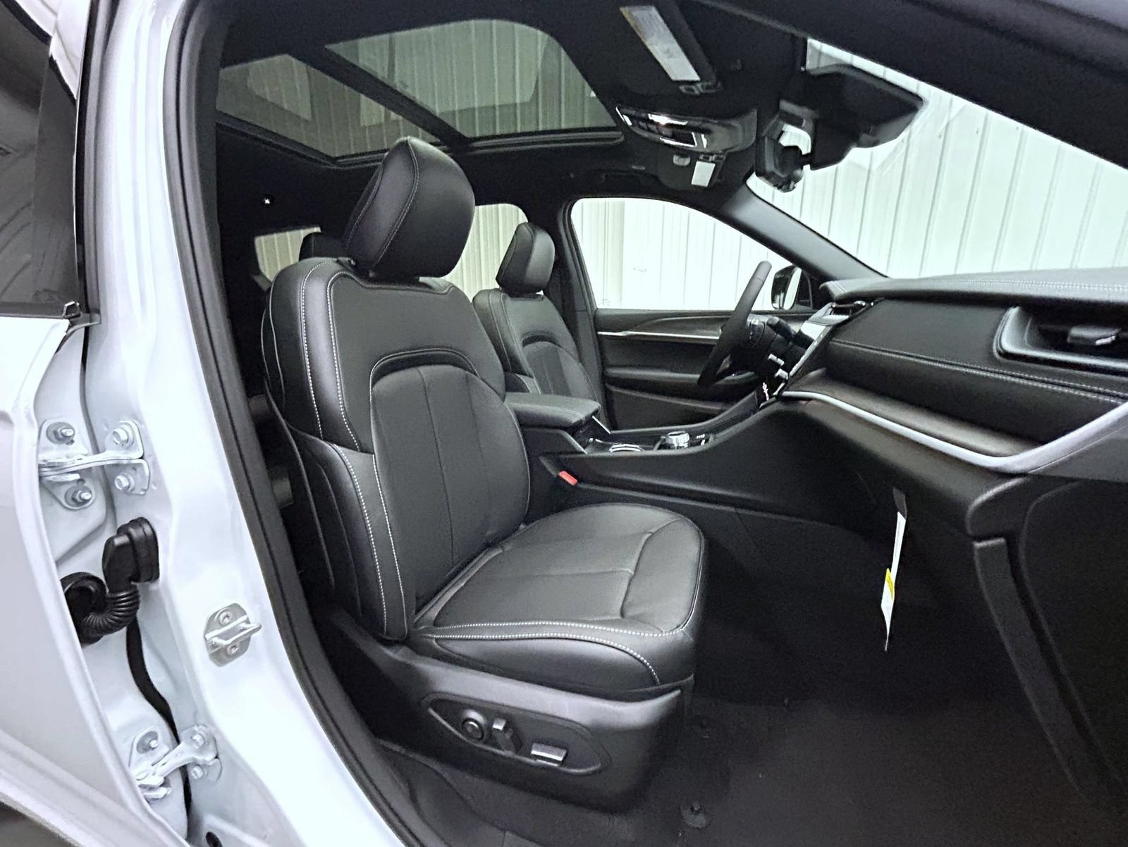New 2027 Jeep Grand Cherokee L Limited AWD/4WD image 15