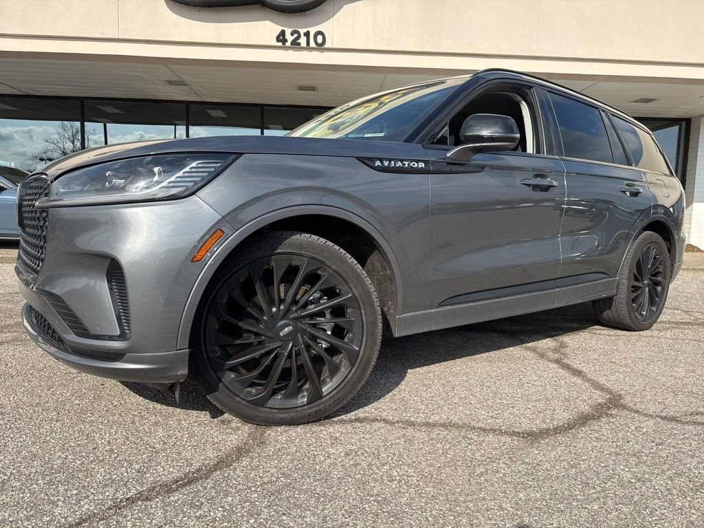Used 2025 Lincoln Aviator Reserve w/ Equipment Group 201A image 2