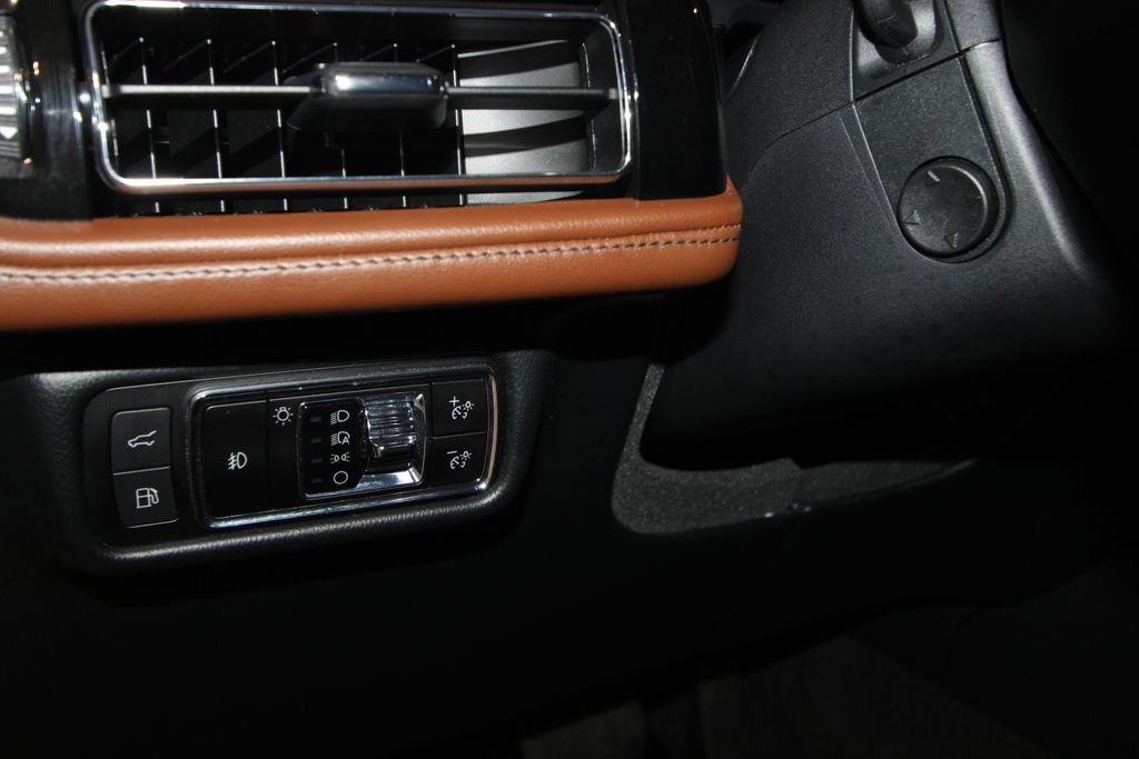 Used 2023 Lincoln Aviator Grand Touring w/ Equipment Group 301A AWD/4WD image 10