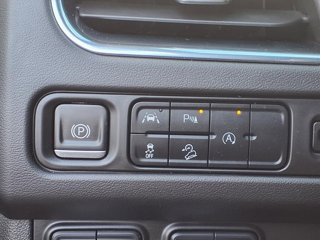 Used 2023 GMC Yukon AT4 image 9