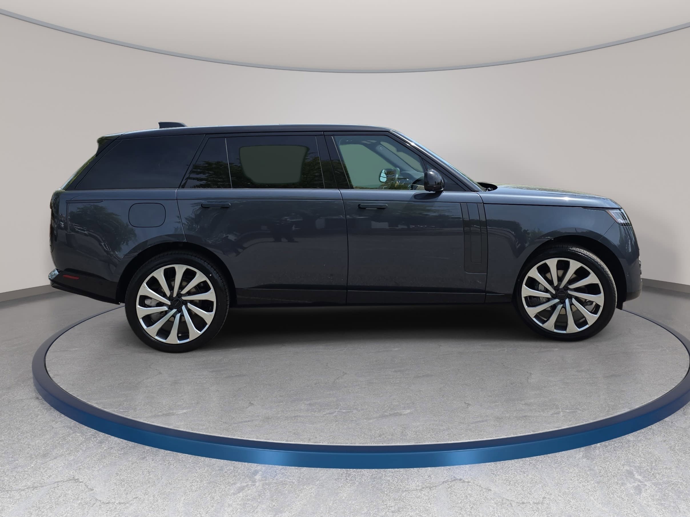 New 2026 Land Rover Range Rover Long Wheelbase SE AWD/4WD image 4