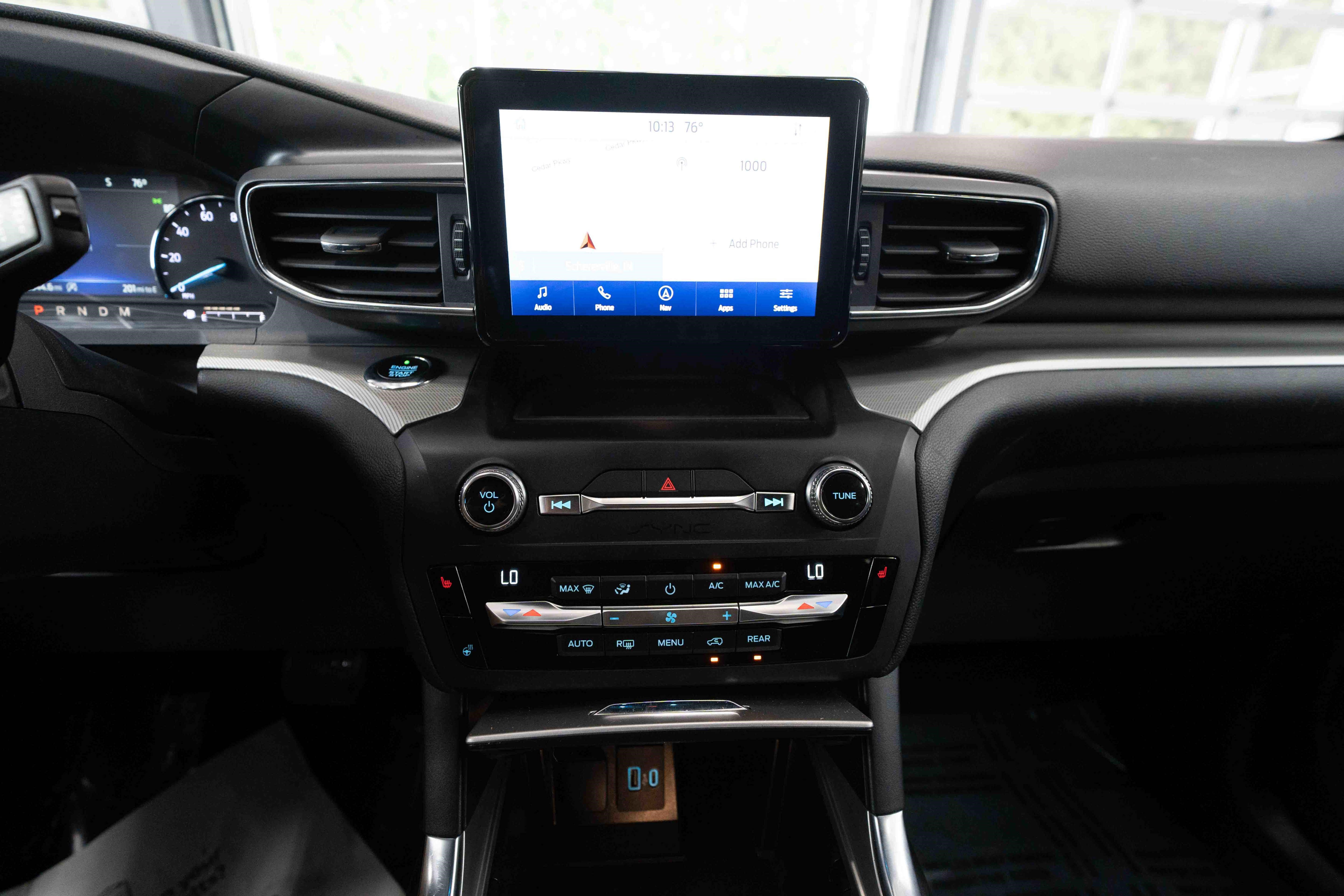 Used 2020 Ford Explorer XLT w/ Equipment Group 202A AWD/4WD image 17